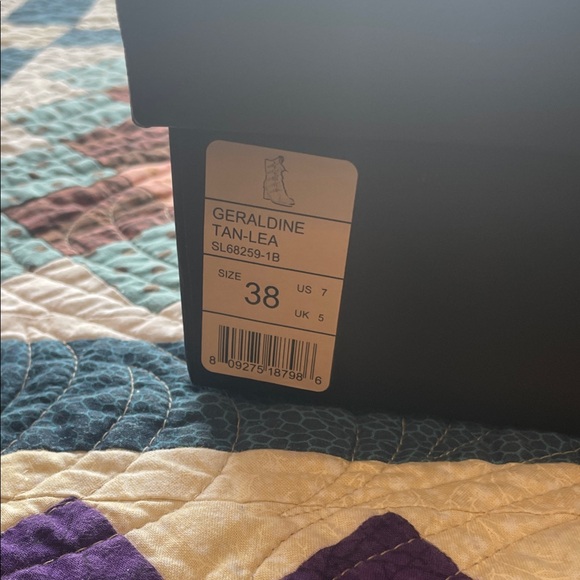 Chelsea Crew Tan Lace-Up Women's Boots - Picture 13 of 13